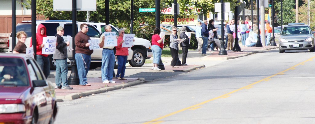 Photo by RR Best Members of various area churches lined the streets around Sullivan Sunday in recognition of and participation in the National Life Chain event, which protested abortion.