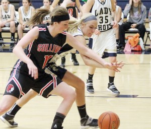 Photo by Keith Stewart Sulilvan’s Brittin Boyer battles Anna Hartke for the ball Monday night in Teutopolis. Boyer led a stingy offensive night for Sullivan with just 10 points, while the Wooden Shoes easily outdid the Lady Red 67-24.