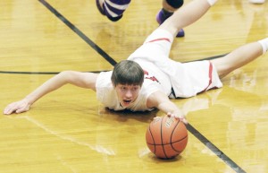 Photo by Keith Stewart Sullivan’s Derek Stain dives for the ball Tuesday night during what was a scrappy and physical game against Arcola. Stain led the night with 29 points and was crucial down the stretch, sinking 9-of-10 free throws to help his team to a 57-47 victory.