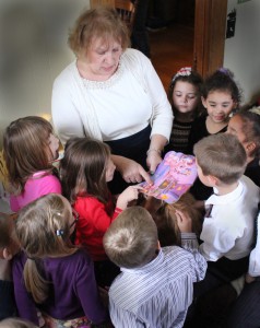 Photo by RR Best Lovington Grade School teacher Debbie Long reads a story to her students during her annual Christmas Tea Sunday at her home in Sullivan. Since this year marks Long’s last teaching, so will it for her holiday tradition.