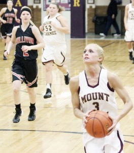 Photo by Keith Stewart Mt. Carmel’s Tyra Buss eyes the basket on a breakaway Tuesday night. Buss, who is the nation’s leading scorer averaging 46.9 points per game did that and more with 50 points against Sullivan in her team’s 78-43 sectional semi-final victory in Casey.