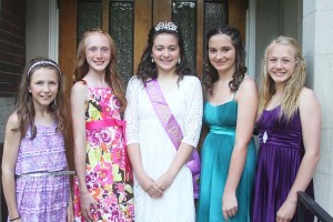 Photo by Keith Stewart Junior Miss Contestants Pictured, from left to right: Natalie Lambdin, daughter of Tom & Jennifer Lambdin; Kenli Nettles, daughter of Ryan Nettles and Christy Nettles; 2013 Jr Miss Lovington Janette Comstock, daughter of T.G. & Dawn Redfern and Willie Comstock; Jessica Renfro, daughter of Jim & Jennifer Erixon; Calista Clark, daughter of Chris & Michelle Clark. 