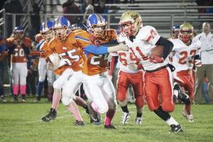 Photo by Darian Hays ALAH’s Teddy Poe tries to escape an Argenta-Oreana lineman  Friday night.