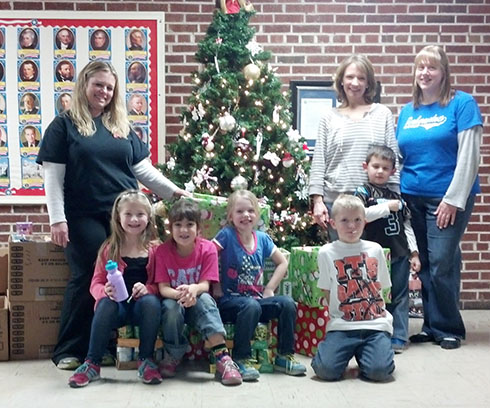 Submitted OVES Donates Food The students at Okaw Valley Elementary have been busy this month trying to make the holiday season of others’ bright.  Casey’s Pizza joined the school in sponsoring a food drive that ran from December 1 to the 12. The students ranging from kindergarten to fourth grade amassed over 1000 pounds of food, which was divided between the Bethany and Findlay food pantries. The combined kindergarten classes earned a Casey’s pizza party for donating more items than the other classes. OVES will also be hosting “Dance for a Cause II” and will be collecting new toys that will be donated to the Barnes Children’s Hospital in St. Louis. The students have organized a dance for the students and ask that they donate a toy or money to purchase toys.  All OVES students will be attending the dance on December 18. Pictured, left to right: Camille Brown - manager of the Bethany Casey’s, Heidi Vander Burgh - kindergarten teacher and Angie Russell - kindergarten teacher.