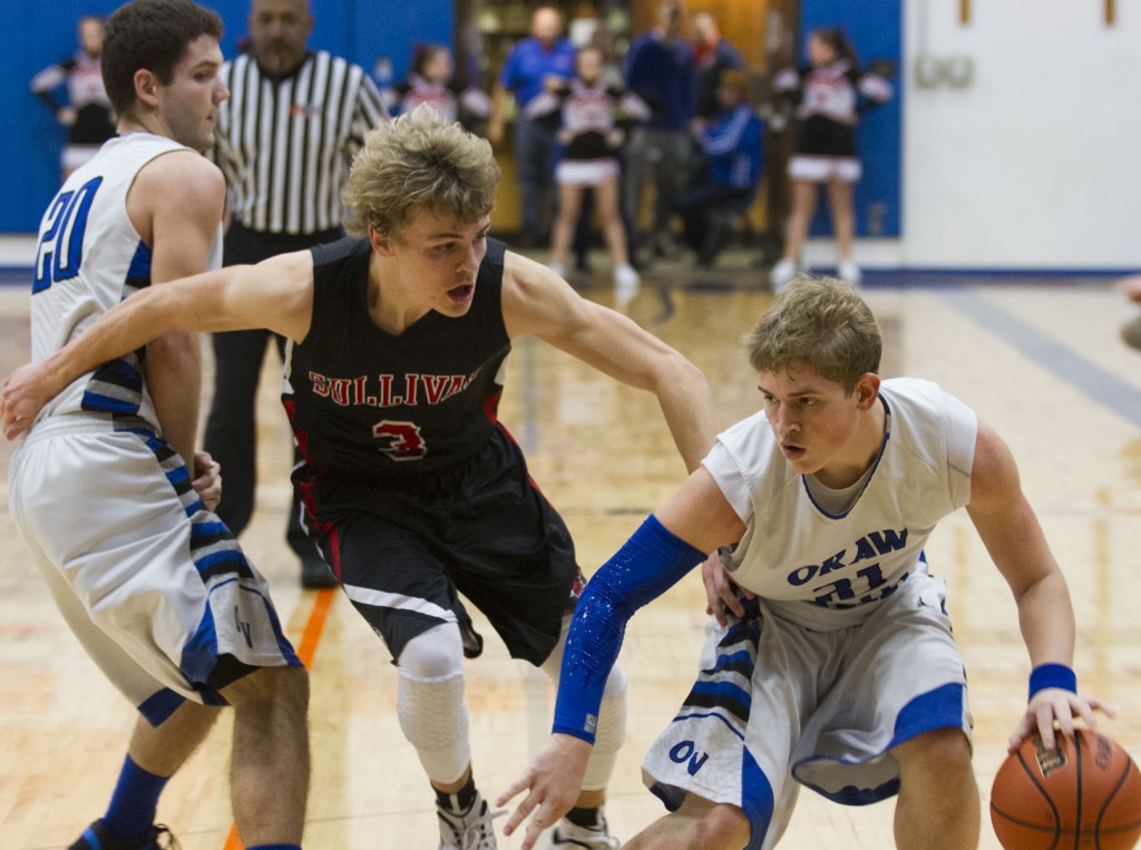 Photo by Keith Stewart Sullivan's Alec Ballinger tries to squeeze past Greg Walker's screen to get to Peyton Hagerman Tuesday.