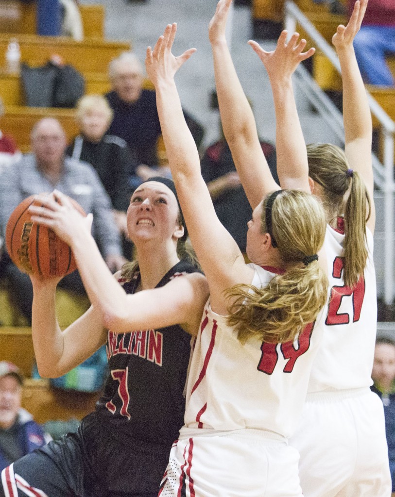 Photo by Keith Stewart Sullivan’s Brittin Boyer (left) tries to drive around Mt. Zion’s Tori Johnson (no. 14) and Shannon Probst (no. 21). Boyer finished the night with 21 points, 17 of which came in the first half.