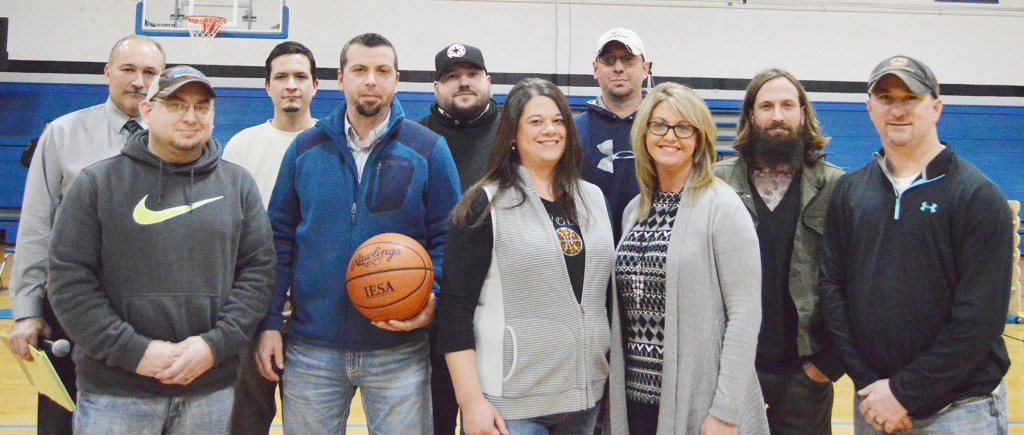 Photo by Brandi Denton Pictured are members of the 93’ Findlay eight grade boys’ basketball team. Back row, left to right: Coach Herb Bricker, Anthony Scott, Zac Atkinson, Travis Park, and Nick Berry; Front row: Curtis Shinn, Brock Nichols, cheerleaders Robin Perry and Jamie Martinski, and Michael Williams.