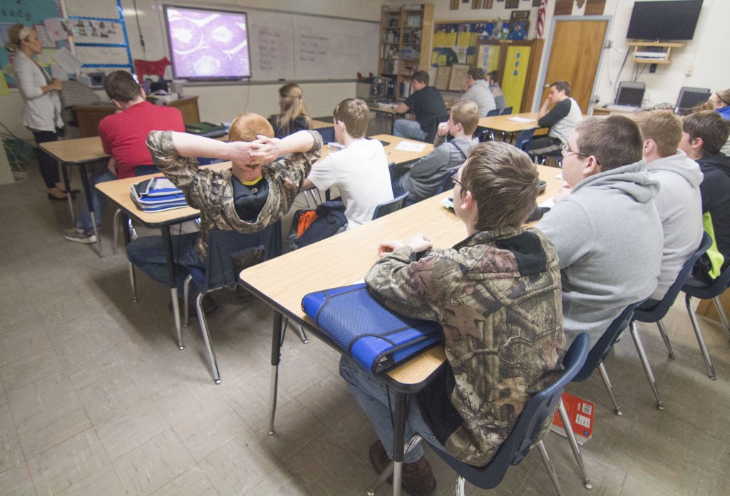 Photo by Keith Stewart Okaw Valley’s Aspen Cassady teaches her agriculture education students about the differences of cells in male and female reproductive organs in livestock Monday. Cassady recently earned a grant that will pay for a digital microscope set to arrive next week.