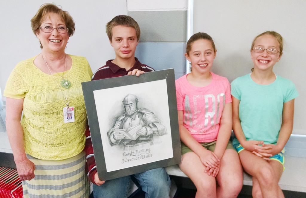 Photo by Florence Hallford Pictured, left to right, are Lovington Grade School librarian Karen Smith-Cox, Joshua Zander holding his prize, fifth grade first-runner up Alyssa Thompson, and fourth grade, third place Emma Edwards.