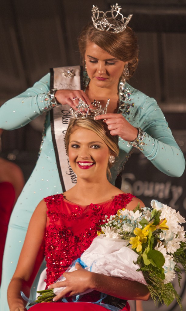 Photo by Keith Stewart Pictured is Gabrielle Uphoff of Sullivan being crowned Miss Moultrie-Douglas Tuesday night by the former Miss Mo-Do Maria Meyer.