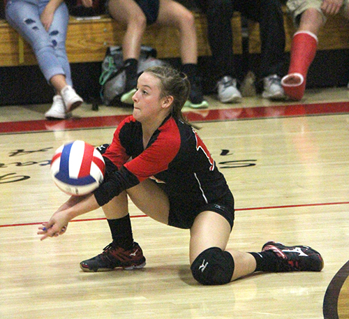 Photo by Darian Hays Sullivan Redskins’ Lizzie Green gets a dig in last Thursday’s match against Tuscola in Sullivan. 