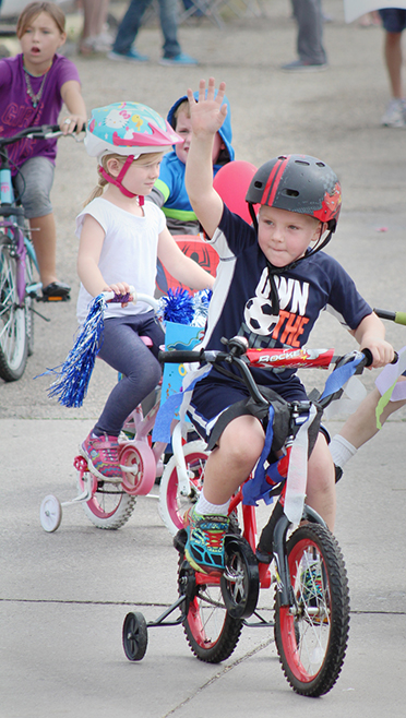 parade bicycle Waves