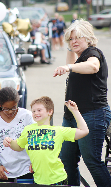 parade throw candy