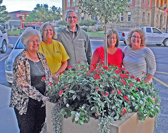 Photo by Mike Brothers Planters recognized. Pictured from left: Mayor Ann Short; Tina Krigbaum, designer and owner of My Garden; Richard Glazebrook and Susan Rauch of the SCED Restoration and Enhancement committee and Stepheny McMahon of Sullivan Chamber and Economic Development. SCED committee members not pictured are Michelle Hauser, Cindy Richardson, Lori Kirk and Shonn Hild.