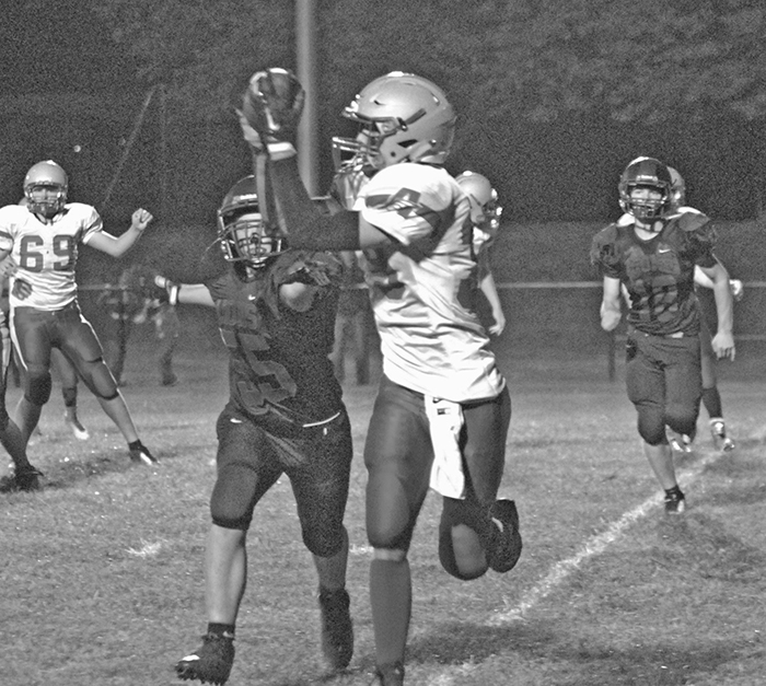 Photo by Mike Brothers Tyler Smith hauls in a pass from Will Cohan for a nine yard gain on the Knights’ drive against Decatur LSA Friday, October 9.