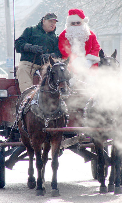 Photo By RR Best Santa Arrives It was a frosty arrival by horse drawn carriage for Santa Claus to the annual Sullivan Hometown Christmas Parade on December 5. Sponsored by Petersen Health Care the parade kicked off from the high school parking lot at noon and ended with Santa taking children’s Christmas requests at the Sullivan American Legion Post 68 . Faith Lutheran Church/ Thrivent Financial sold dog and cat treats in front of Little Theatre to raise money for Homeward Bound Animal Shelter. First Christian Church gave away hot chocolate and coffee on the south side of the square.