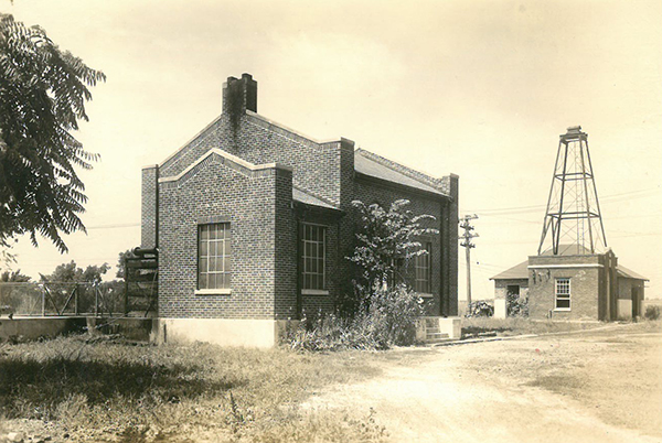 Pictured above is the Sullivan Water Plant. This photo was taken around the 1950’s. Please submit photos to the News Progress for future consideration. Originals will be saved for return or forwarded to Moultrie County Historical Society. If you have any other information, please contact the Moultrie County Historical Society at 217-728- 4085.