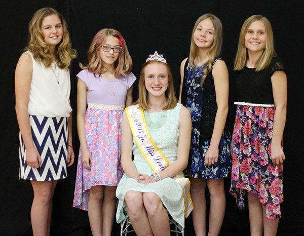 Photo by Darian Hays Junior Miss contestants: (from left) Delaney Gillis, daughter of Chris and Kelly Gillis; Hannah Keown, daughter of Amber and Bob Tipton; Kaitlyn Zander, daughter of Michael and Crystal Zander; Alyssa Picklesimer, daughter of Jimmie Pieklesimer and Jessica Smith. Center is 2015 Jr. Miss Lovington Kenli Nettles, daughter of Ryan Nettles and Christi Yielding 