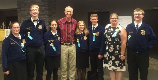 Photo furnished Governor Bruce Rauner welcomed the ALAH FFA (left to right): Katie Gingerich, Colton Romine, Janette Comstock, Governor Rauner, Makenna Green, Adam Day, Wendy Leenerts, and Zane Crist. 