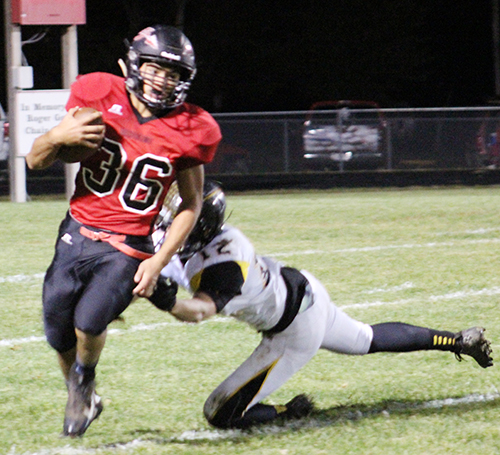 Photo by Mike Brothers Redskins running back Luke Bowman turns the corner and gains a few yards in SOV’s season ending game with Tuscola Oct. 21.